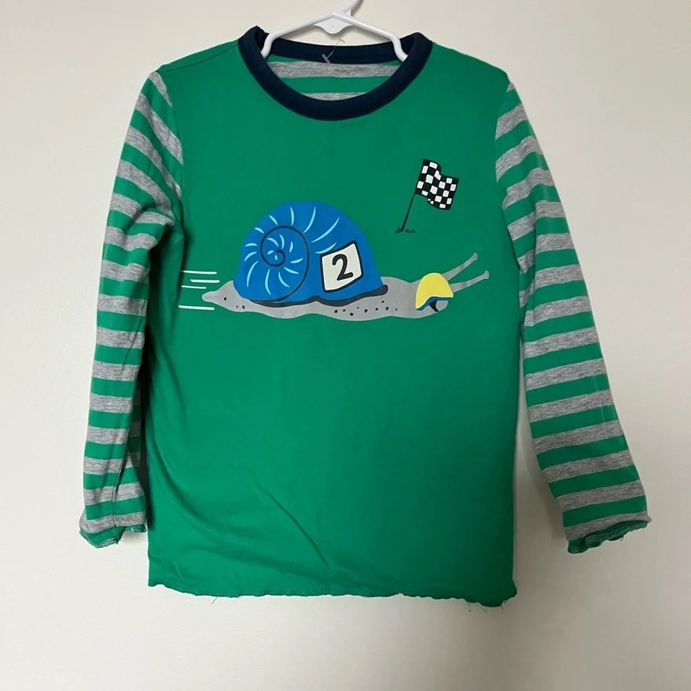 Mini Boden reversible racing snail graphic shirt
